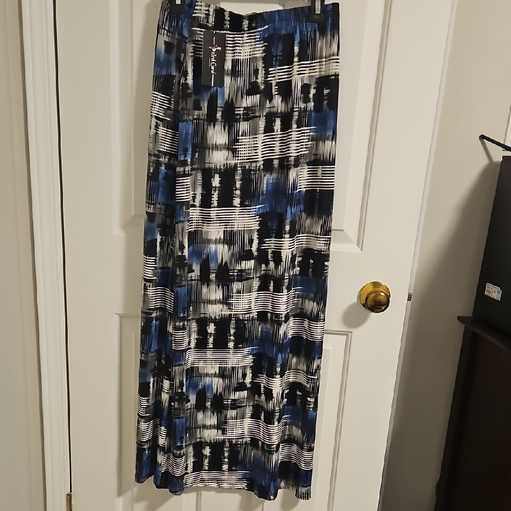 💖NWT Red Coral  Blue and Black Patterned Maxi Skirt